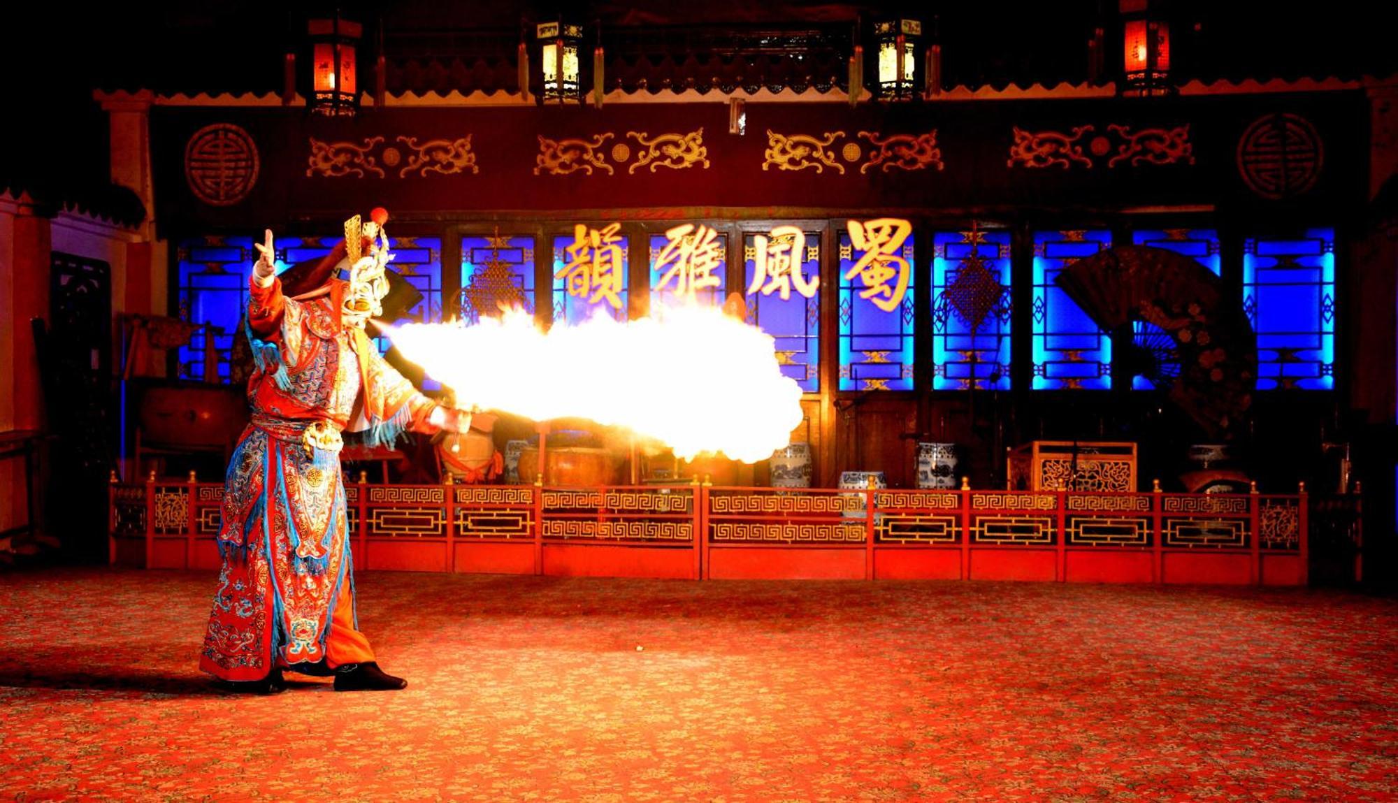 Wenjun Courtyard Hotel---3mins Walk From Subway Station ,near Tianfu Square, Speaking ,tour Servcie Hotel Chengdu