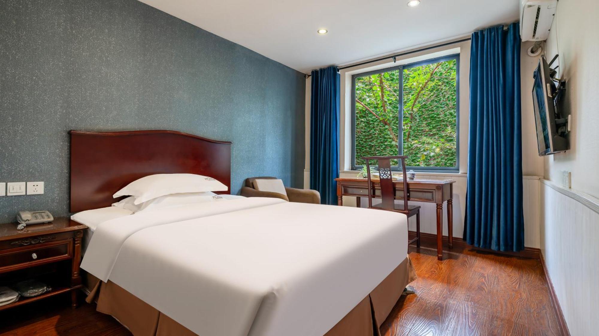 Wenjun Courtyard Hotel---3mins Walk From Subway Station ,near Tianfu Square, Speaking ,tour Servcie 4*
