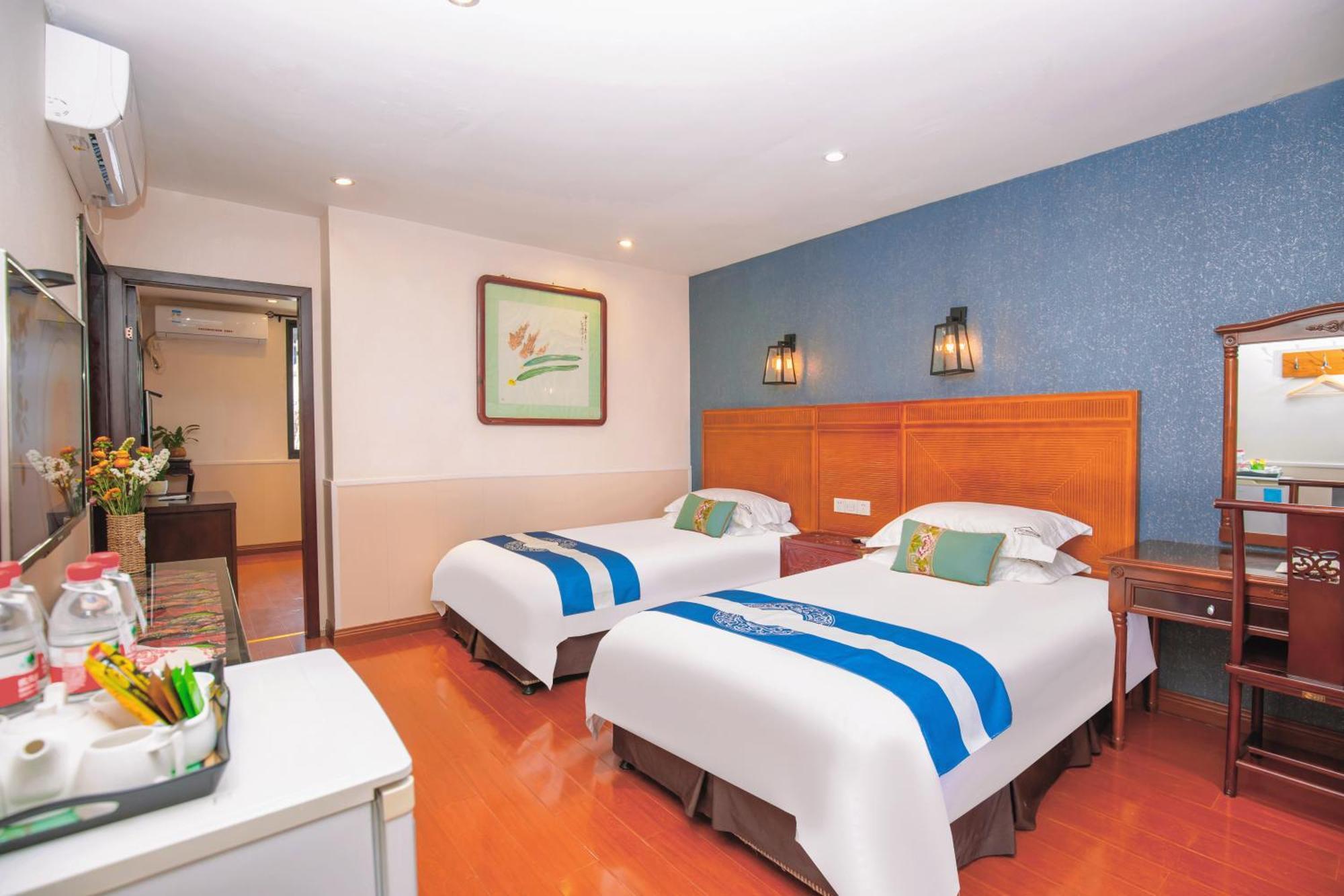 Wenjun Courtyard Hotel---3mins Walk From Subway Station ,near Tianfu Square, Speaking ,tour Servcie Chengdu