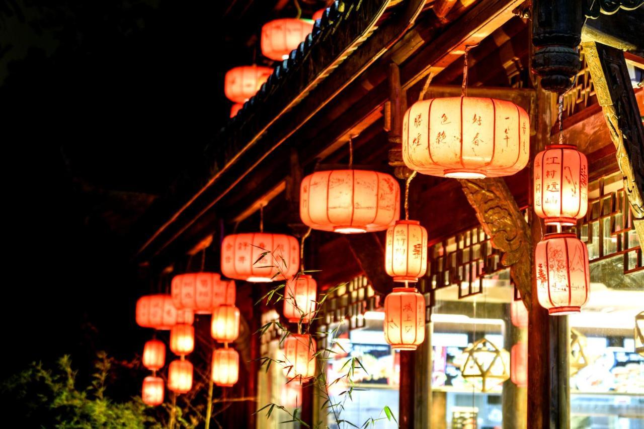 Отель Wenjun Courtyard Hotel---3mins Walk From Subway Station ,near Tianfu Square, Speaking ,tour Servcie Чэнду