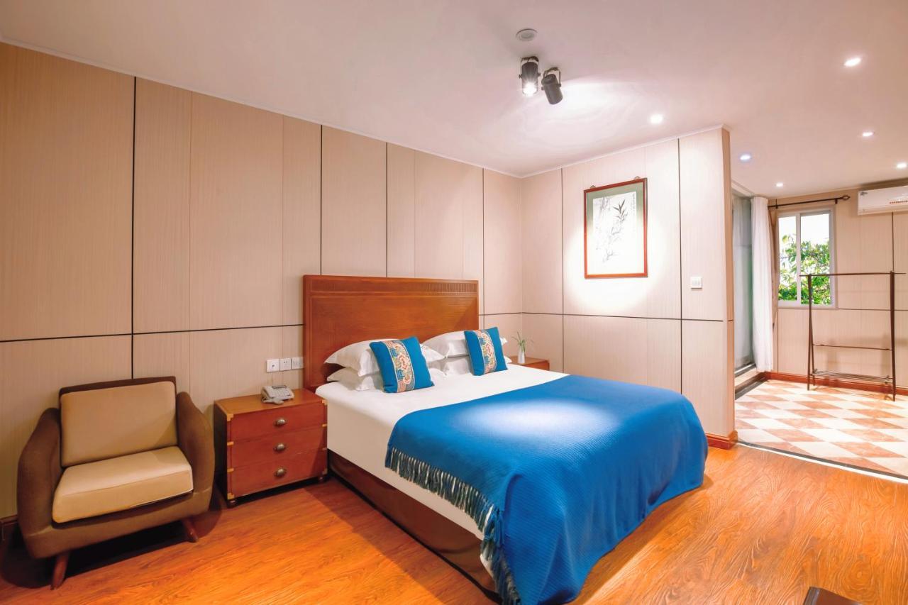 Wenjun Courtyard Hotel---3mins Walk From Subway Station ,near Tianfu Square, Speaking ,tour Servcie 4*