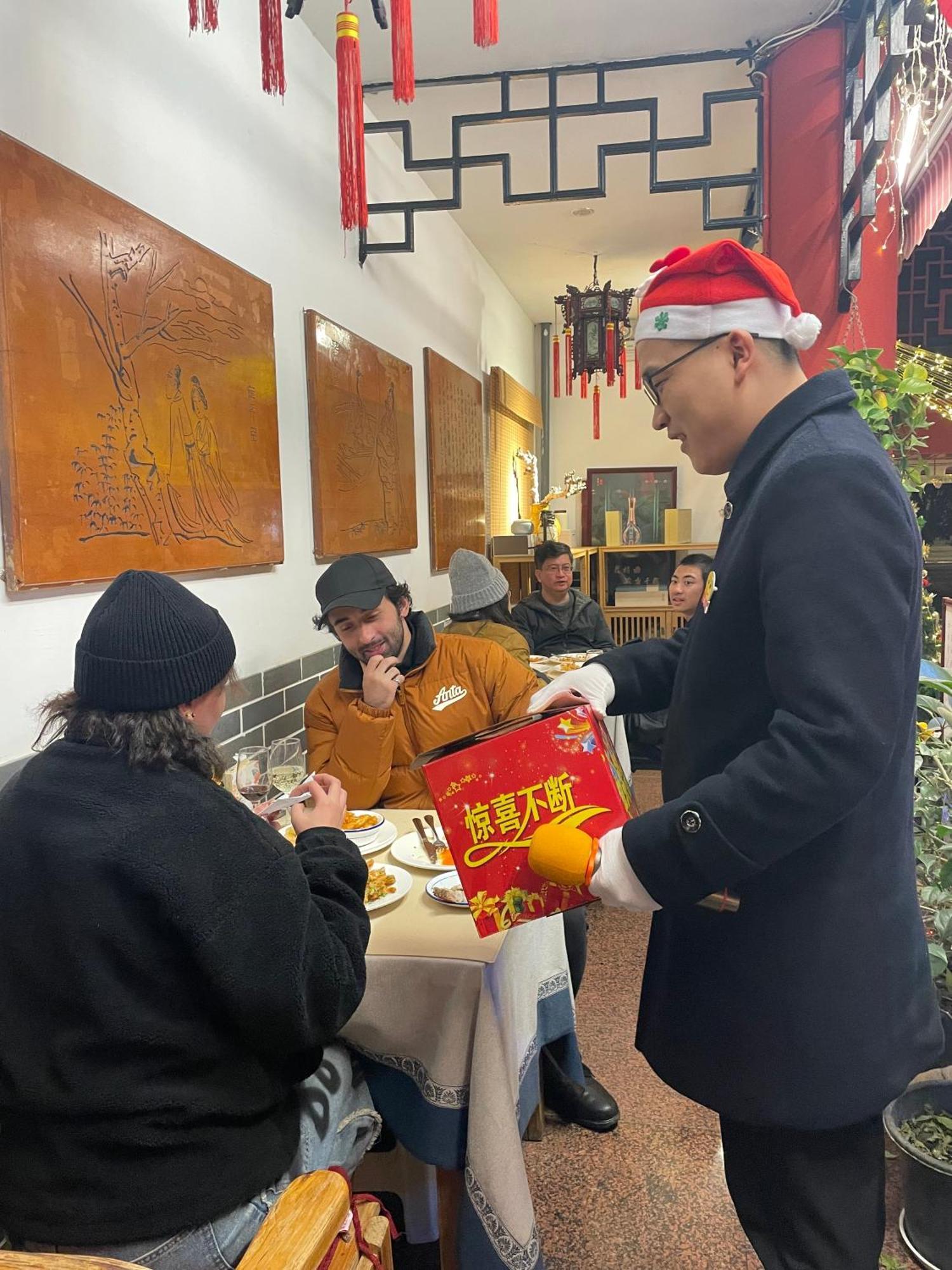 Wenjun Courtyard Hotel---3mins Walk From Subway Station ,near Tianfu Square, Speaking ,tour Servcie 4*
