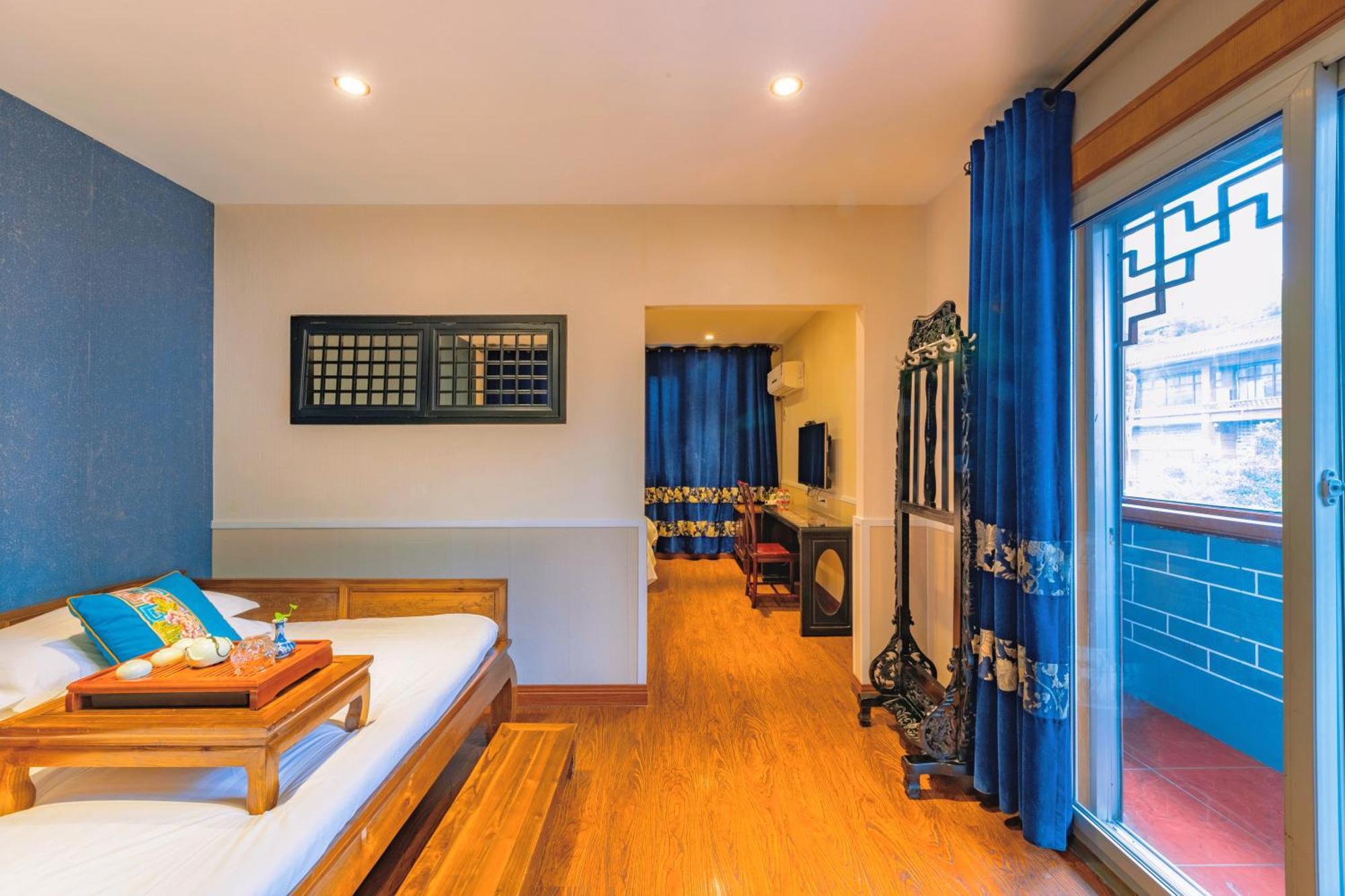 Wenjun Courtyard Hotel---3mins Walk From Subway Station ,near Tianfu Square, Speaking ,tour Servcie Отель