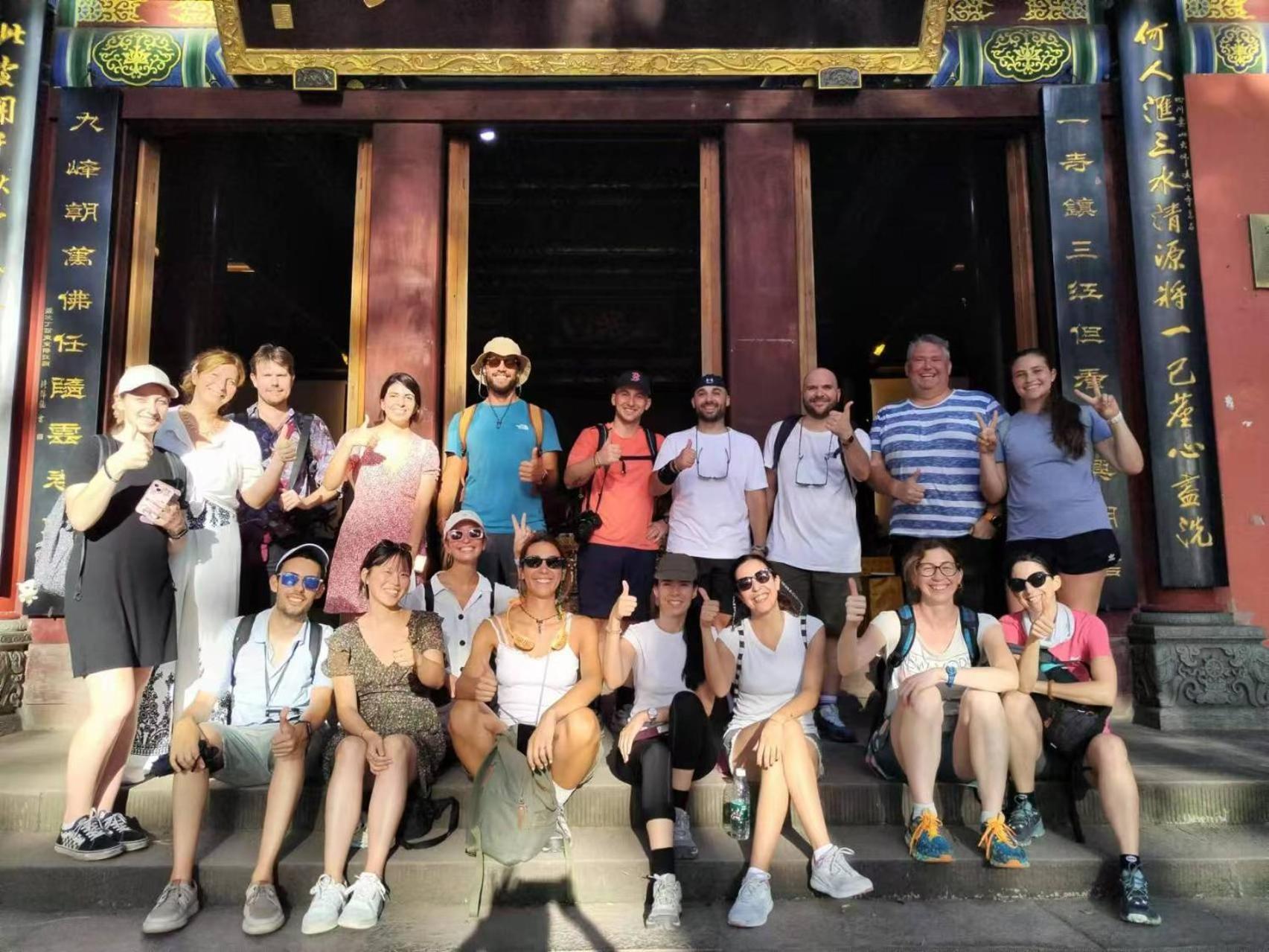Wenjun Courtyard Hotel---3mins Walk From Subway Station ,near Tianfu Square, Speaking ,tour Servcie Отель