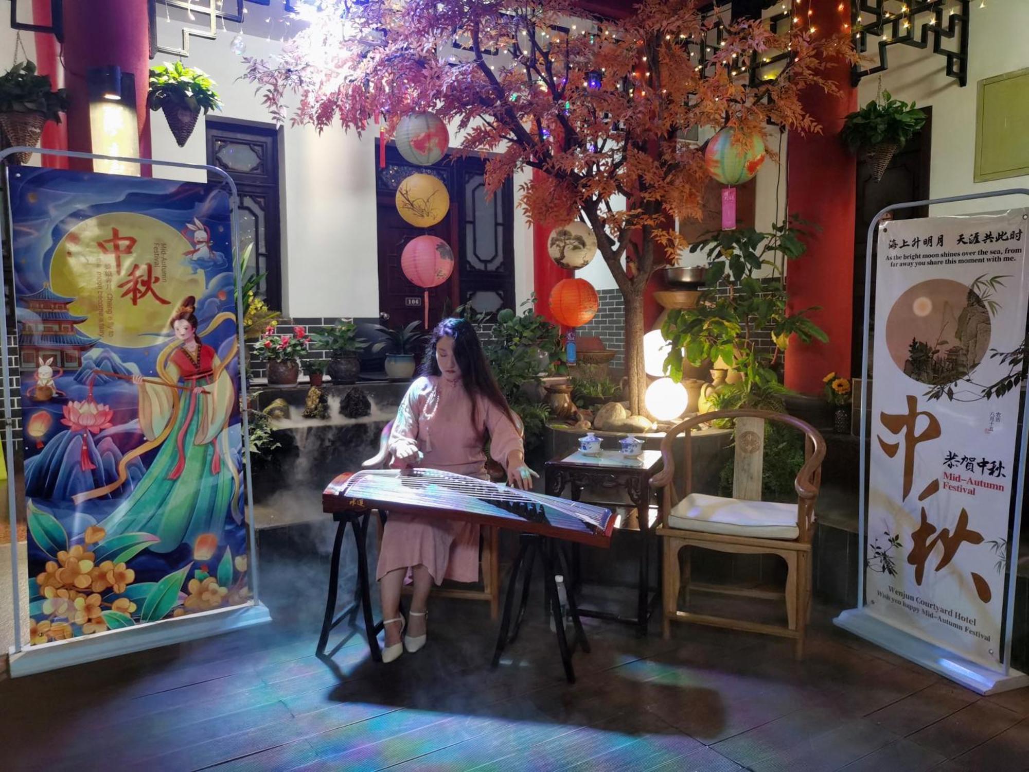 Wenjun Courtyard Hotel---3mins Walk From Subway Station ,near Tianfu Square, Speaking ,tour Servcie Отель