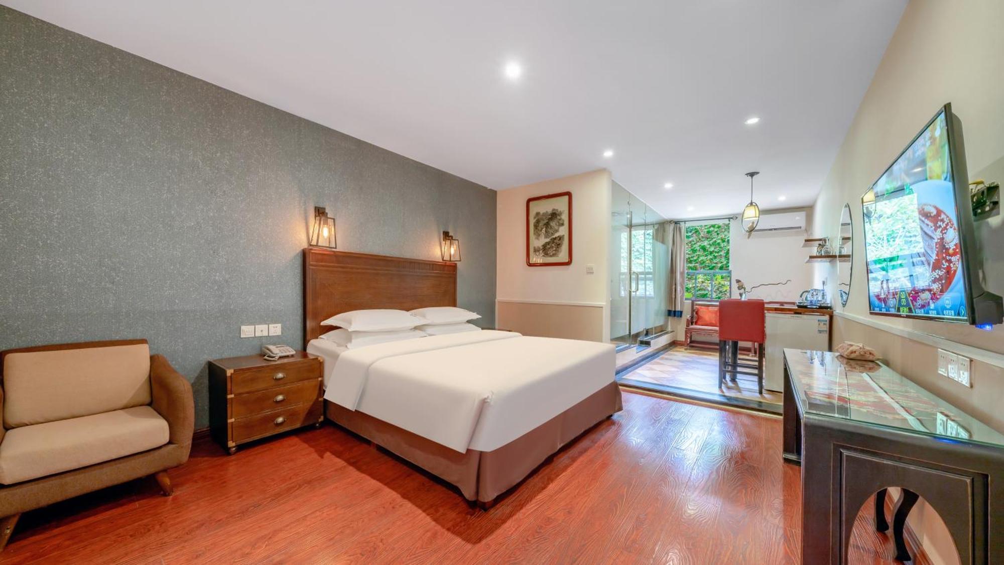 Отель Wenjun Courtyard Hotel---3mins Walk From Subway Station ,near Tianfu Square, Speaking ,tour Servcie Чэнду