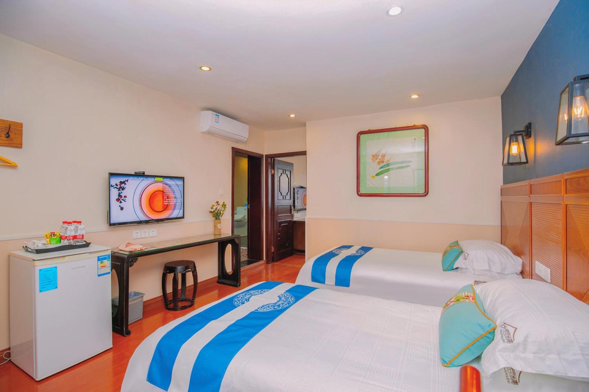 Wenjun Courtyard Hotel---3mins Walk From Subway Station ,near Tianfu Square, Speaking ,tour Servcie 4*